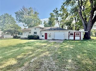 4931 E Glenwood Dr, Decatur, IL 62521