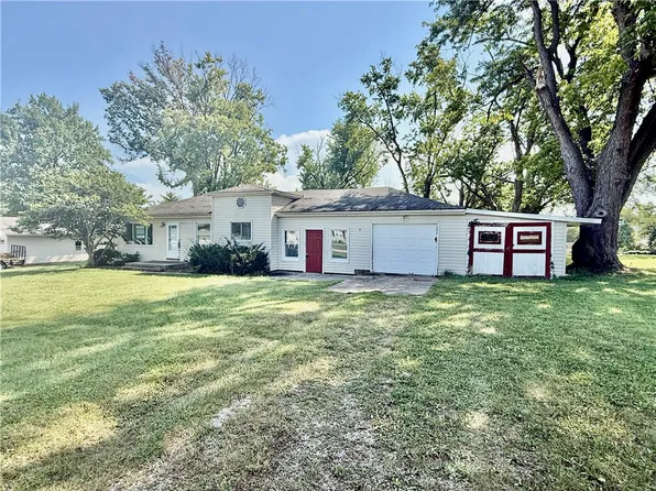 4931 E Glenwood Dr, Decatur, IL 62521