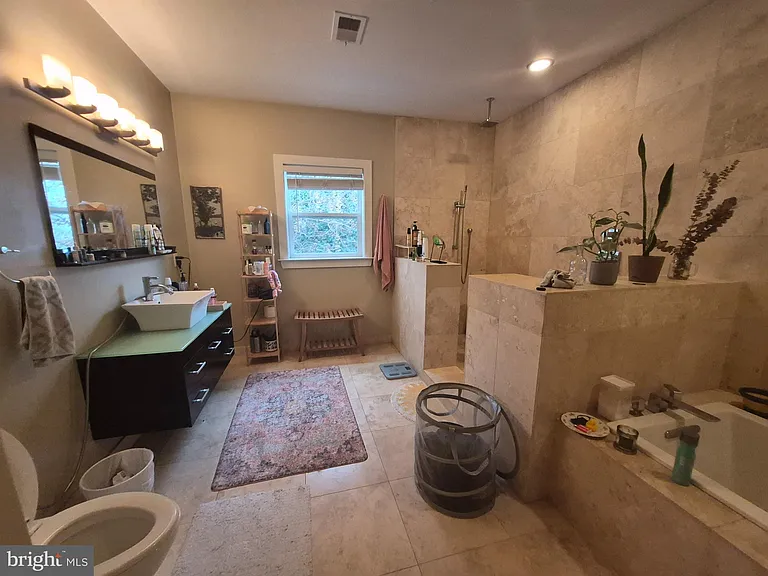 2544 Montrose St — Photo 14