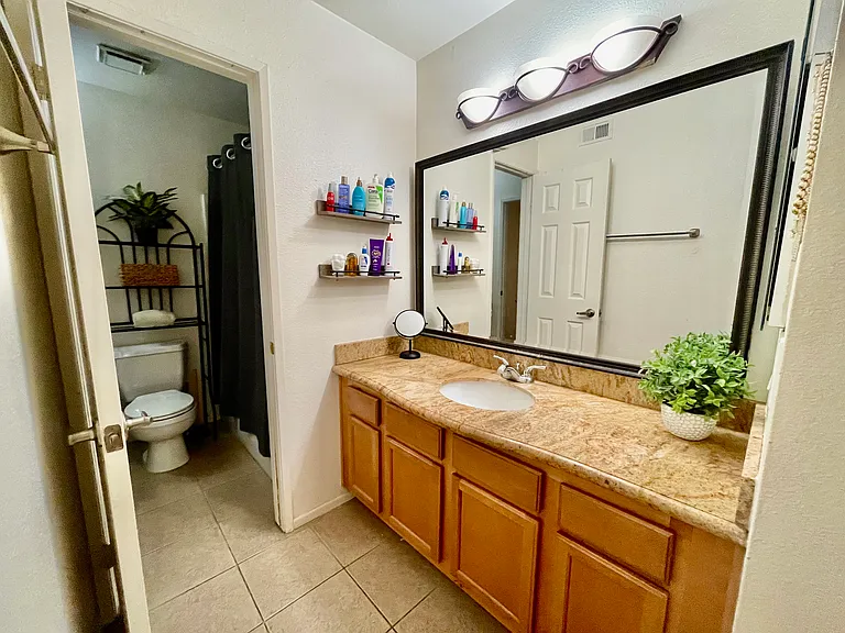 1132 W Blaine St #203 — Photo 8