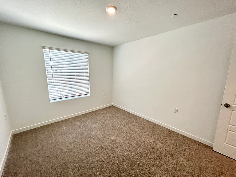 4456 Bellaire Ave — Photo 15