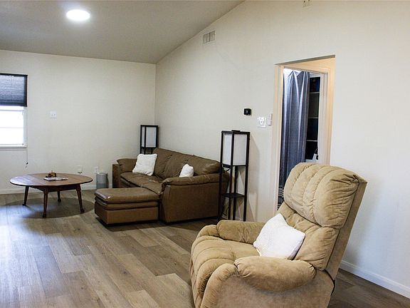 5th image of 1011 Pacific Dr