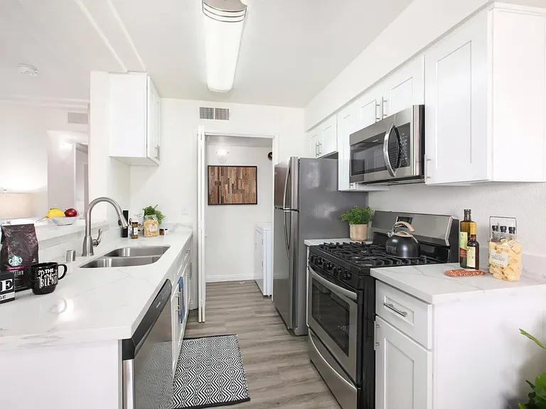 GOURMET KITCHEN