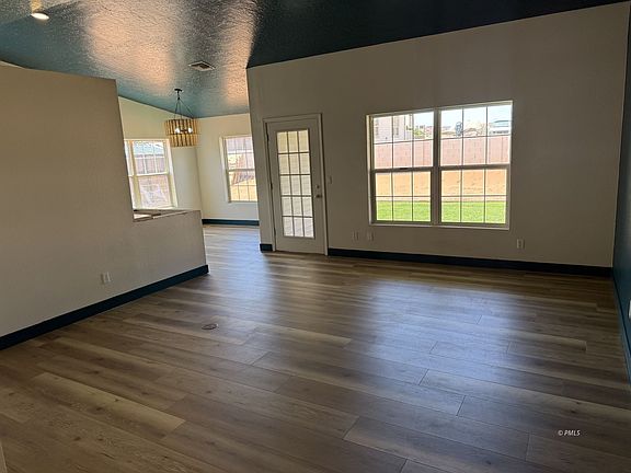 5th image of 587 Pinto Rd