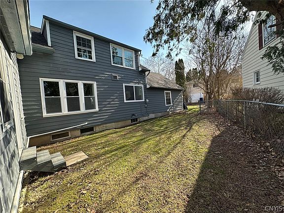 5th image of 100 Sherbourne Rd