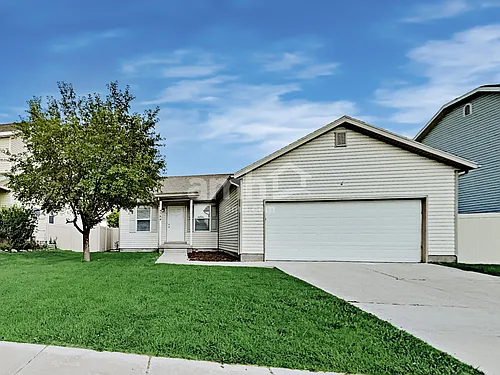 4384 N Maple Dr Photo 1