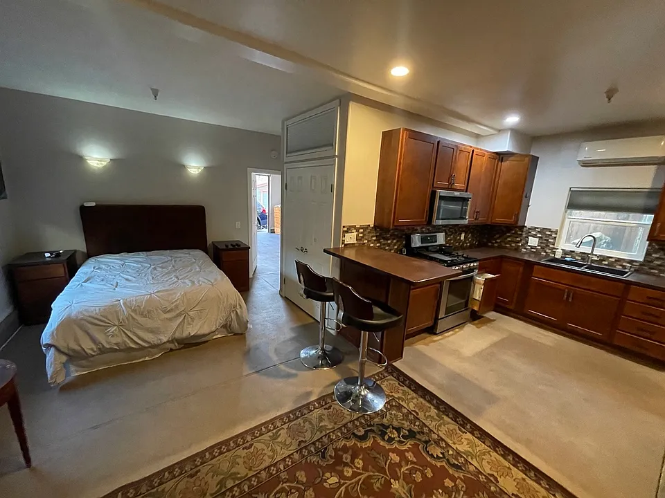 2645 A St #C