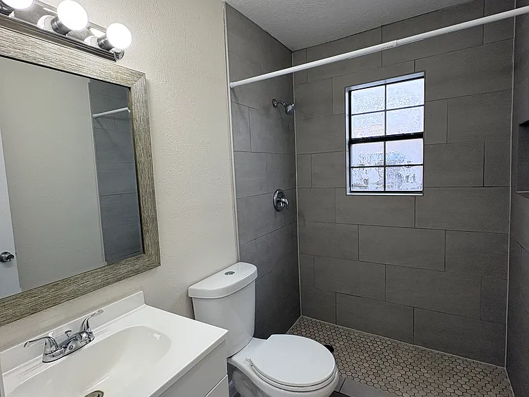 2105 Kingsdale Dr — Photo 8