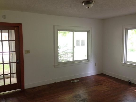 2nd image of 2843 Cheney Ave NE