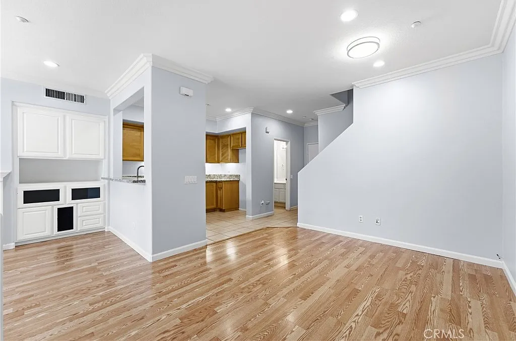 3 bed, 2.5 bath, 1560 sqft, $4,150 — Photo 3
