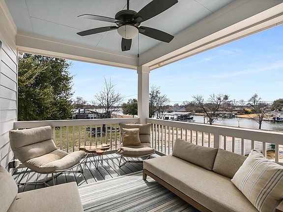 3rd image of 513 Oleander Dr