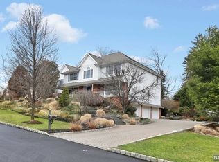 1 Concord Ct, Mahwah, NJ 07430