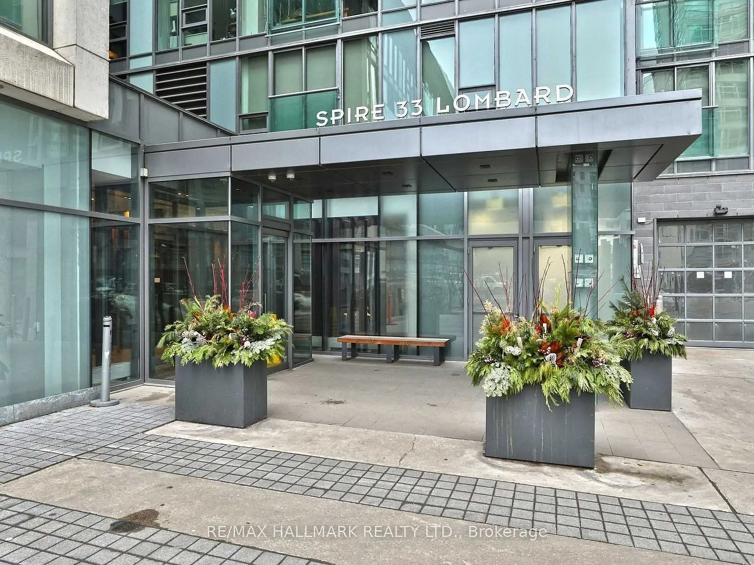 33 Lombard St — Photo 2