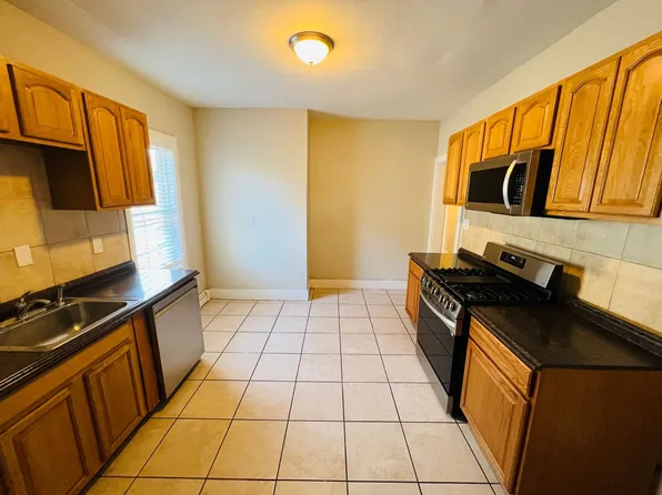 10 Westcott St APT 2, Dorchester, MA 02124