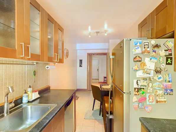 1900 Quentin Road image 1 of 14