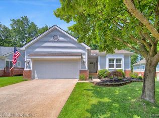 41622 Kenilworth Ln, Novi, MI 48377