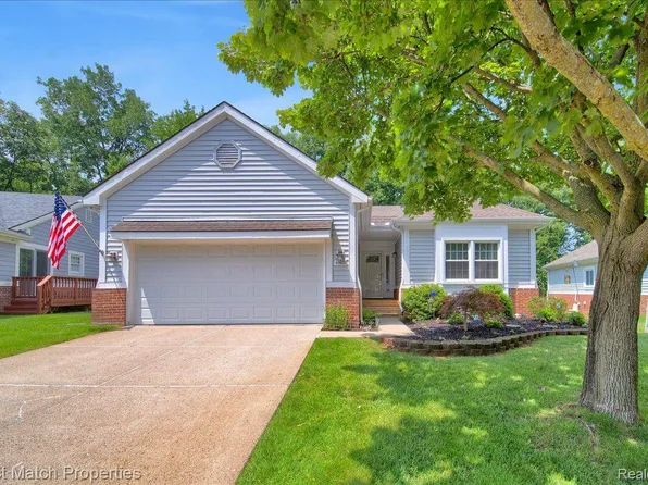 41622 Kenilworth Ln, Novi, MI 48377