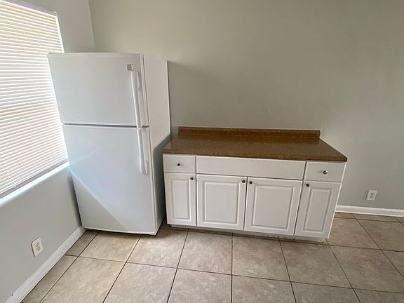 5th image of 3712 Henry Ave #3716