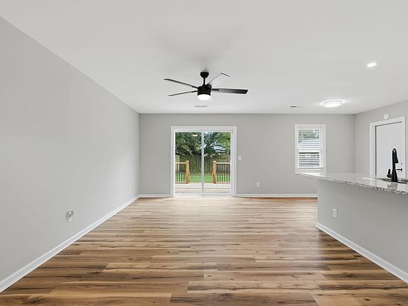 4th image of 121 Heather Dr