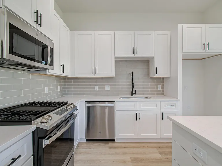 4425 Providence St — Photo 13