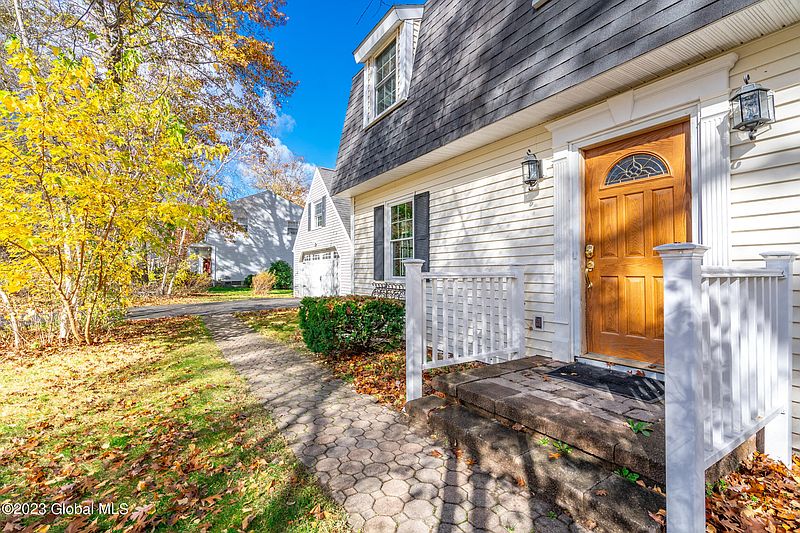 4th image of 143 Acorn Drive