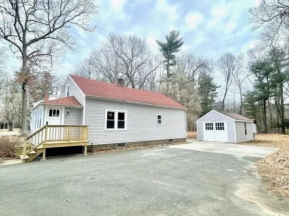 328 Maple St, East Longmeadow, MA 01028