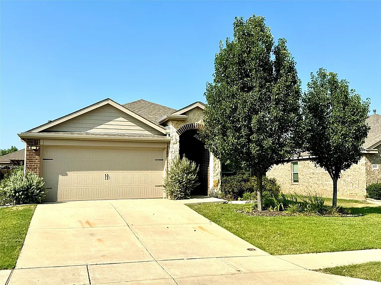 1812 Arbordale Way — Photo 1
