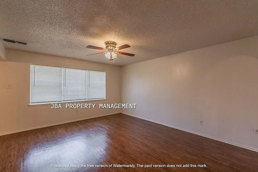 Spacious 1,440 Sq. Ft. Townhome with Fenced Backyard — Photo 2