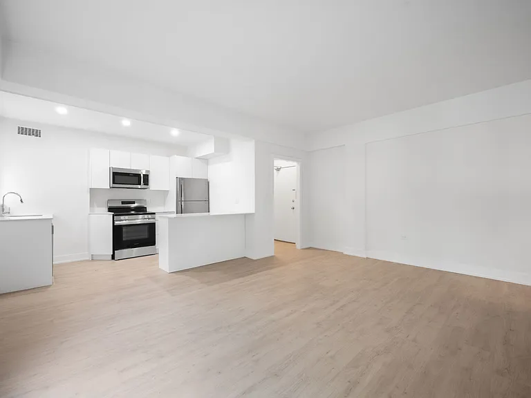 110 Saint Clair Ave W — Photo 30