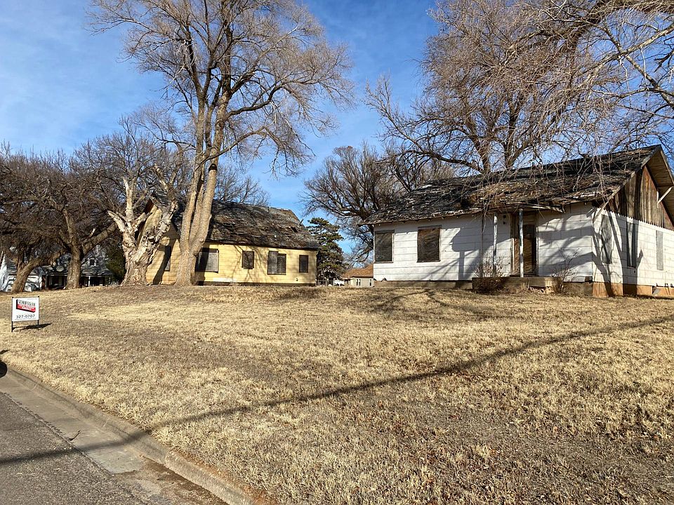 2nd image of 912 9th St
