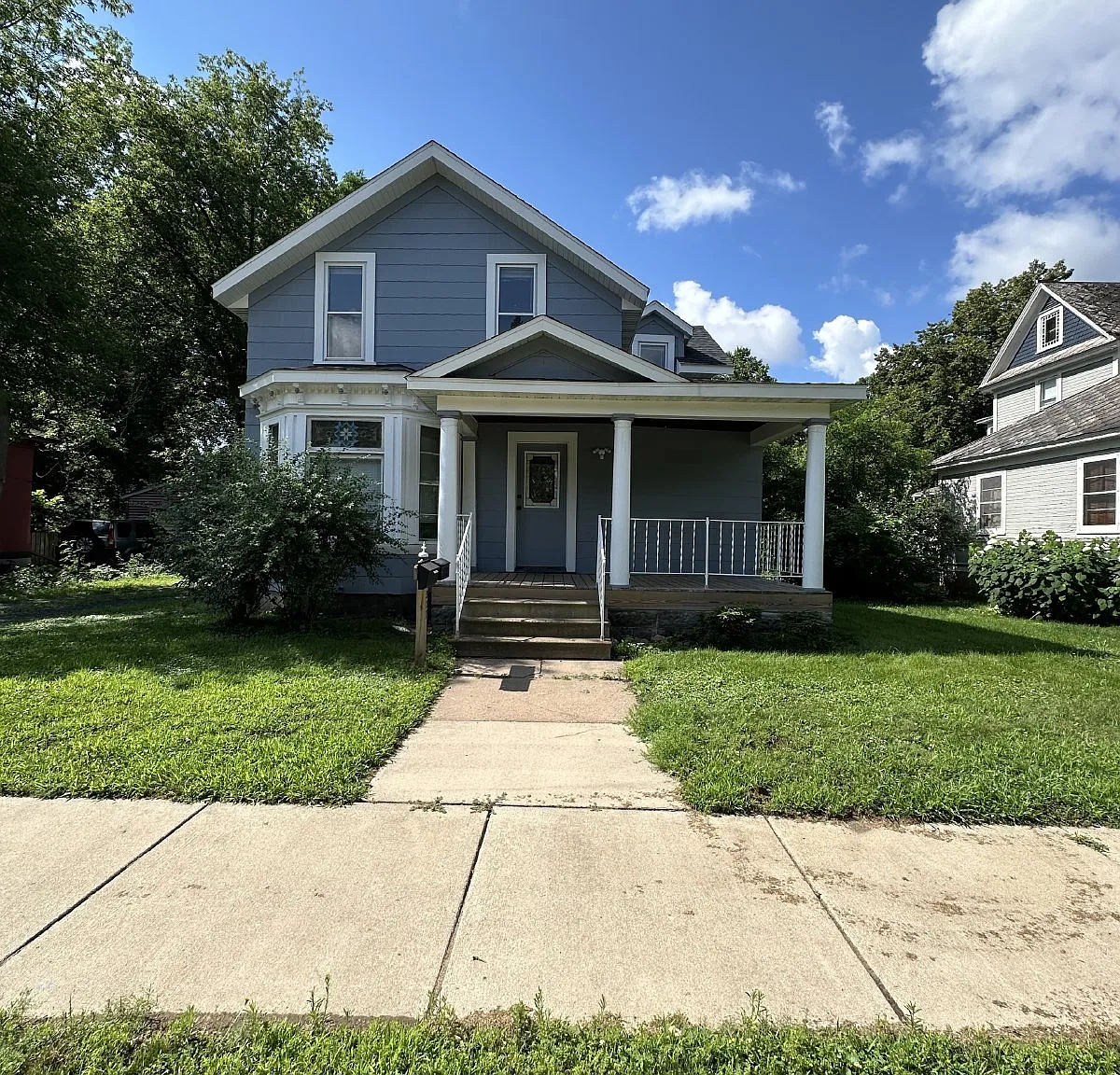 3 bed, 1.0 bath, $590 — Photo 1