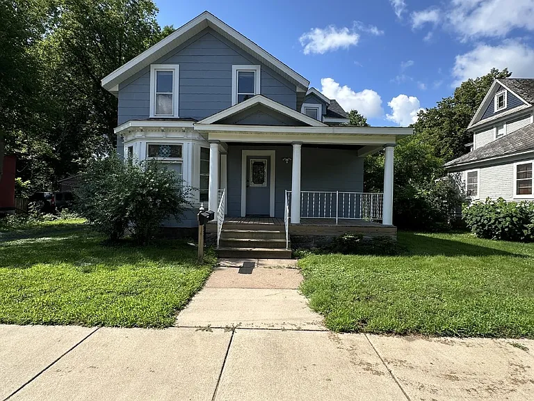 327 Summit Ave — Photo 1