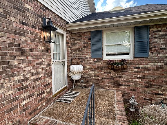 2nd image of 229 Hillsboro Cir