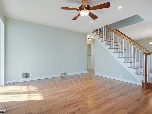 3rd image of 52 Greenwood Ave