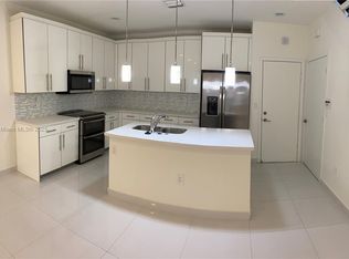 2610 NE 213th St, Miami, FL 33180