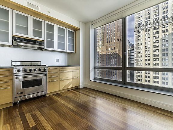 5th image of 30 West St APT 20E