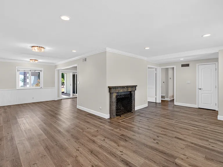 2940 Charles Ave — Photo 11