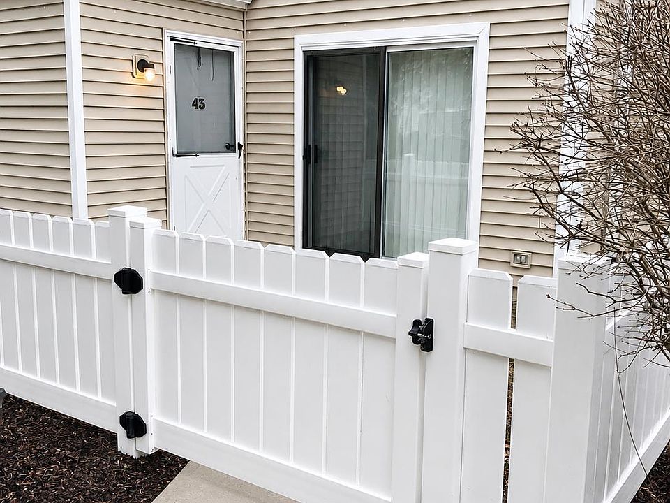 1st image of 43 Deerberry Ln