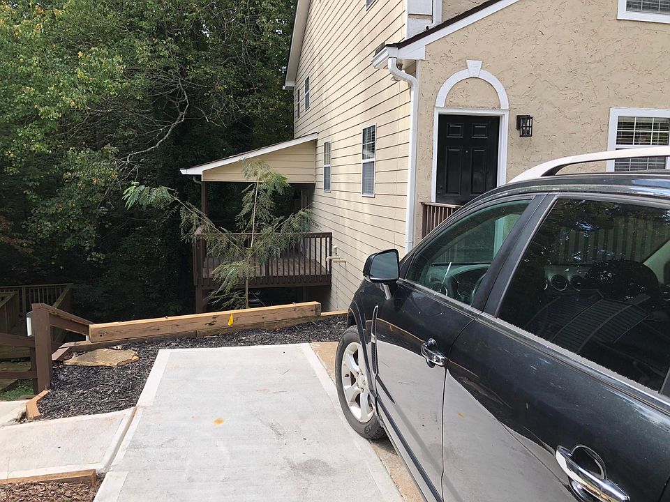 view of covered deck
