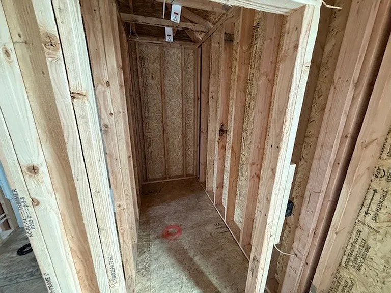 1105 NW Buchanan Ave — Photo 48