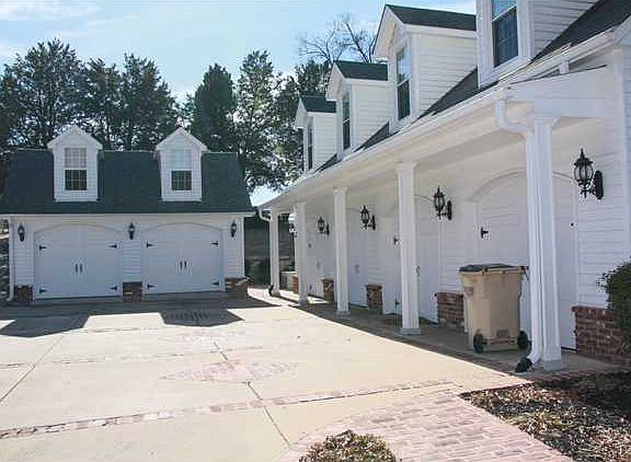 3rd image of 11523 Country Forest Dr