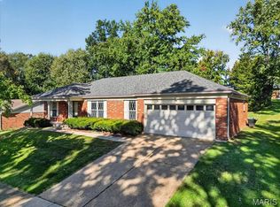1019 Van Dyke Dr, Ballwin, MO 63011