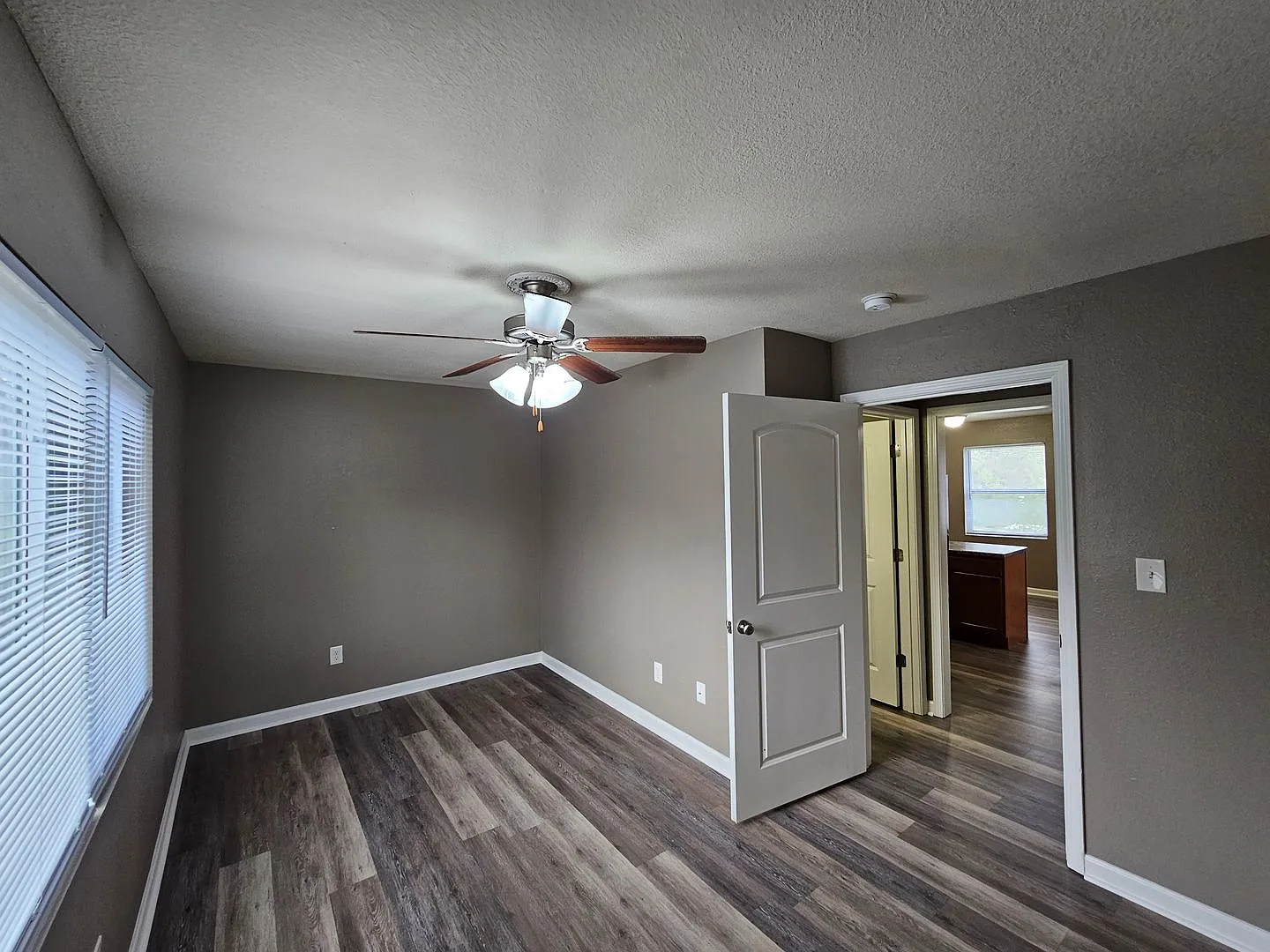 Evergreen Apartments — Photo 4
