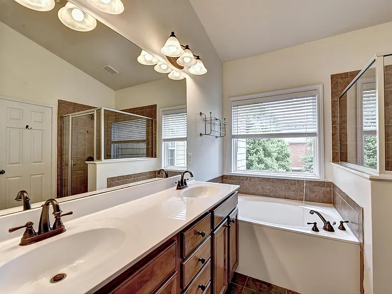 6067 Cameron Pointe — Photo 7