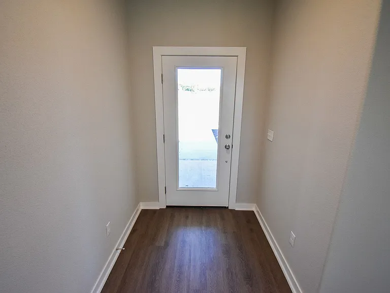 467 N Tacoma St — Photo 5
