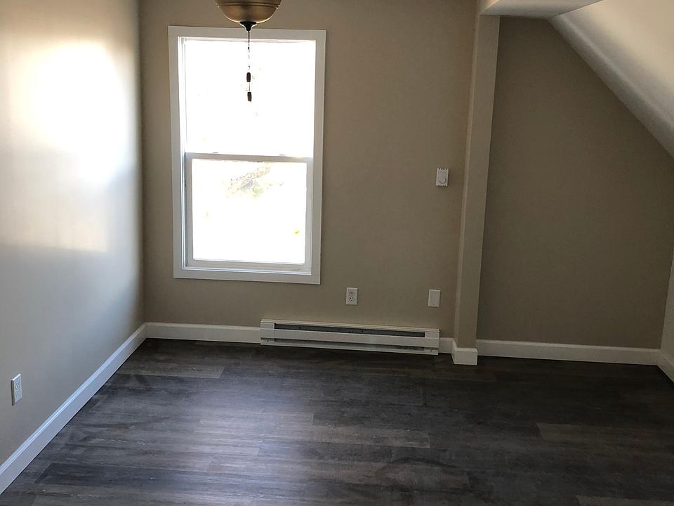 2nd image of 623 Clement St