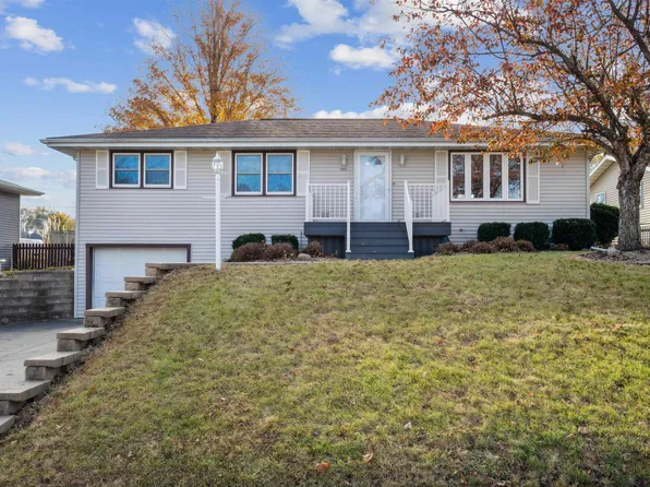 1523 1st Ave E, Dyersville, IA 52040