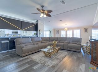 546 Texas Oak Dr, Cedar Creek, TX 78612