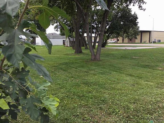 4th image of 708 N Kiwanis Ave