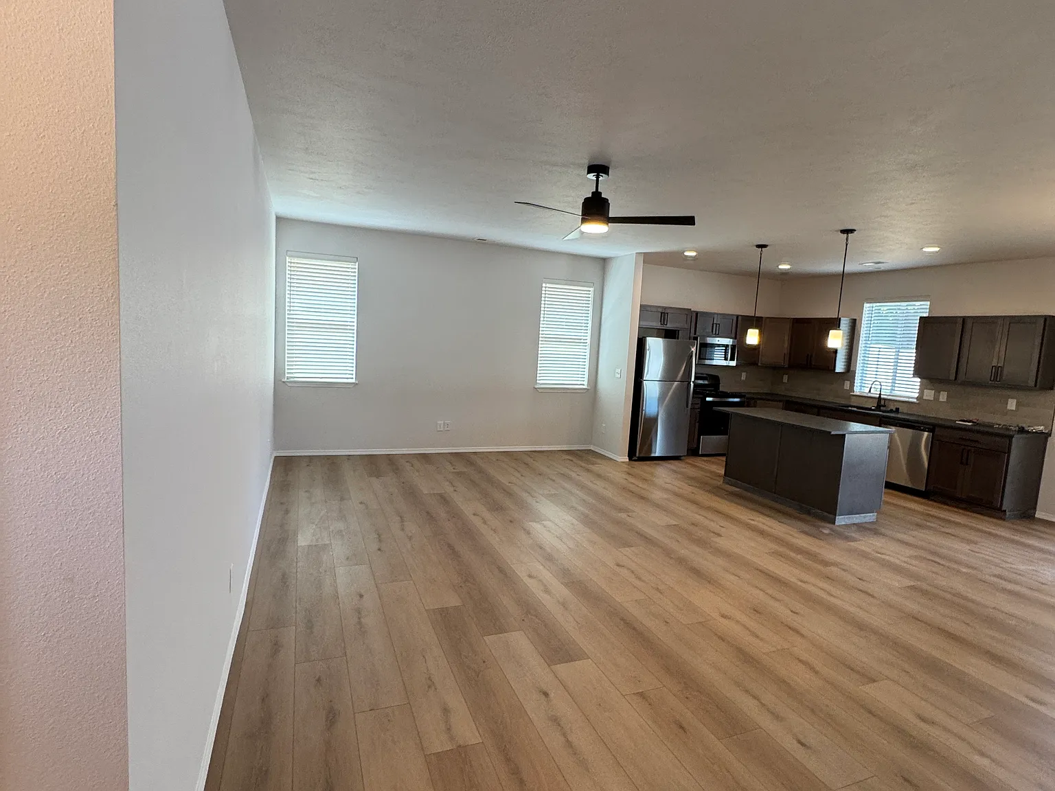 3 bed, 1498 sqft, $2,595 — Photo 3